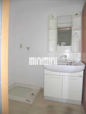 洗面設備　朝には欠かせない洗髪化粧洗面台付き。