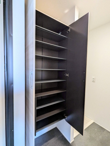 玄関　大容量のシューズボックス付き