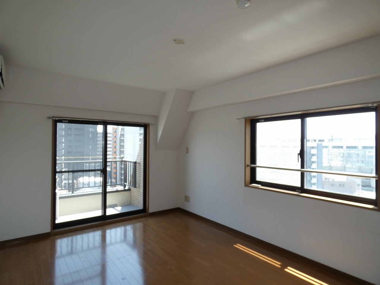 居室・リビング　内観1