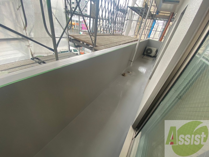 バルコニー　窓からの日光は気持ちを明るくしてくれますね！