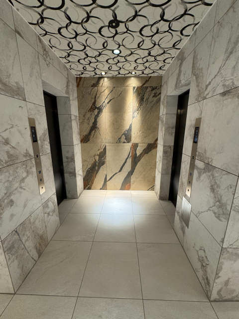 ロビー　エレベーター