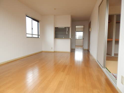 居室・リビング　こちらのリビングで趣味の時間をお楽しみください