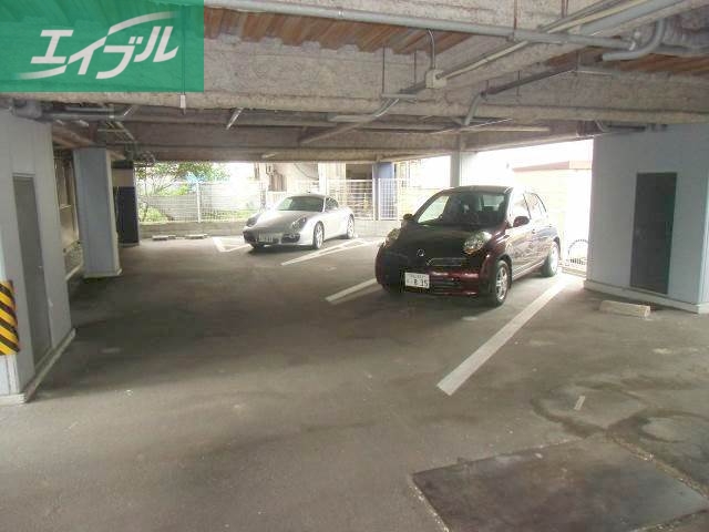 駐車場　駐車場