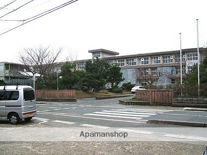 中学校　湖東中学校（中学校）まで440m