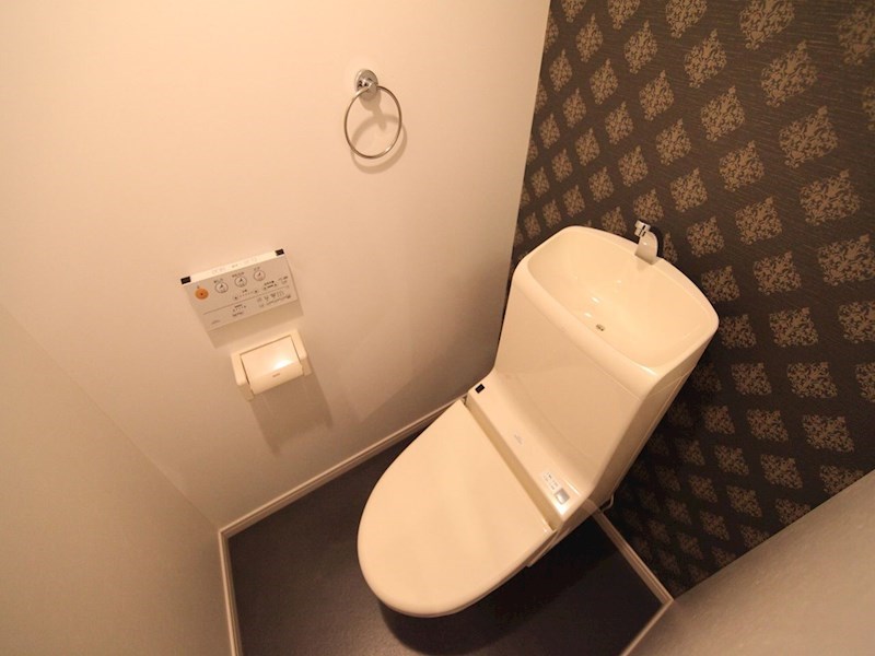 トイレ　温水洗浄暖房便座付トイレ
