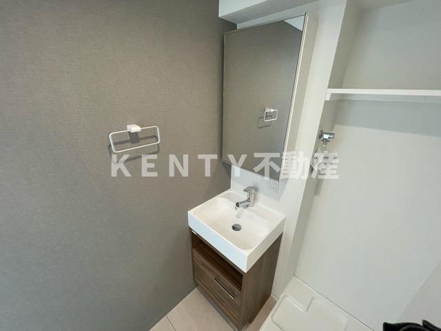 洗面設備　使いやすい独立洗面台です