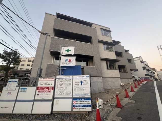 建物外観　建設中