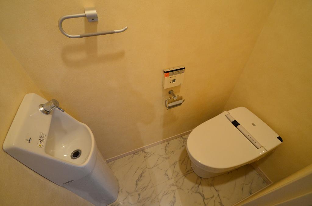 トイレ　シャワー付トイレ