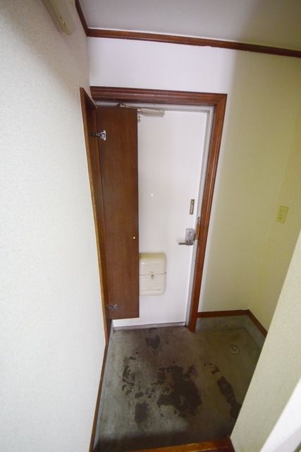 玄関　★開放的な玄関スペースです★