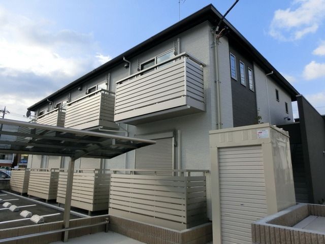 建物外観　201３年築、三郷駅徒歩6分1K