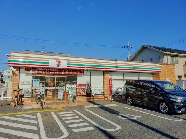 コンビニ　セブンイレブン草津平井町店（コンビニ）まで300m