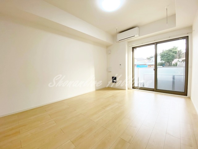 居室・リビング　広々7.9帖♪南西向きで日当たり良好