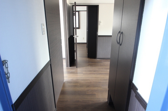 玄関　※別号室のお写真となります。