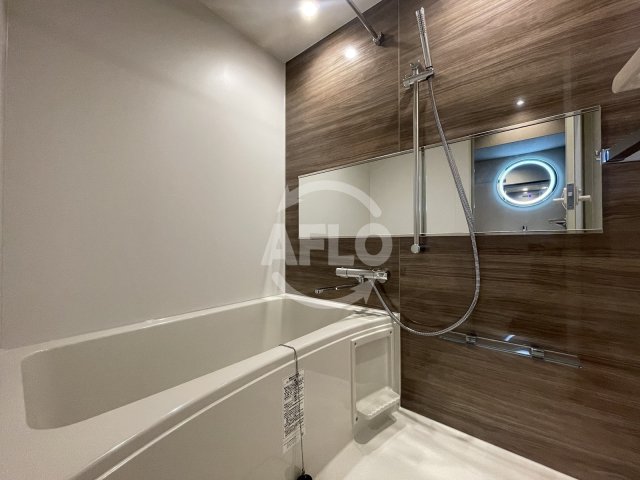 バス・シャワールーム　ブエナビスタ梅田イースト　浴室