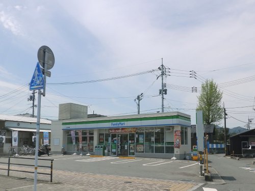 コンビニ　ファミリーマート　山口大学前店（コンビニ）まで100m