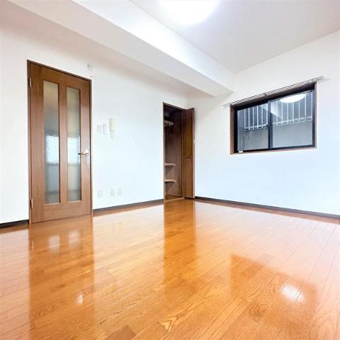 居室・リビング　室内