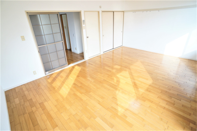 居室・リビング　※他号室の写真です