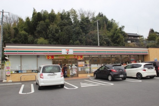 コンビニ　セブンイレブン広島五日市利松北店（コンビニ）まで495m