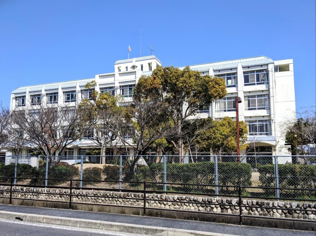 小学校　守山市立物部小学校（小学校）まで489m