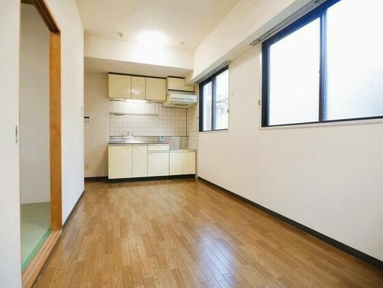 居室・リビング　日当たり良好。