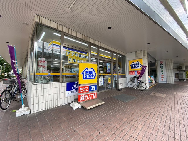 コンビニ　ミニストップ足立綾瀬1丁目店（コンビニ）まで147m