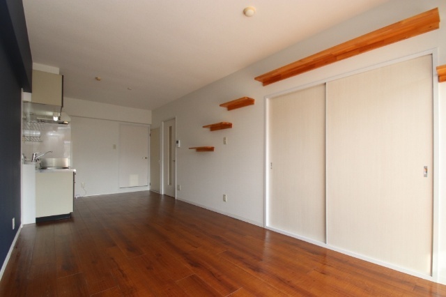 居室・リビング　※反転画像です。