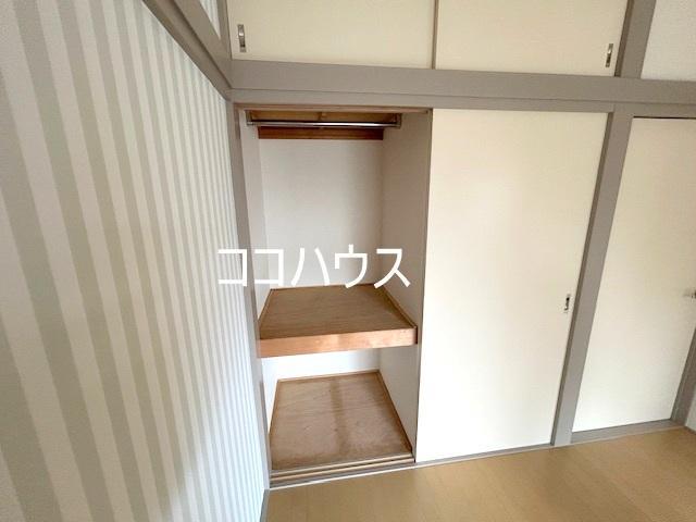 収納　パイプ付き