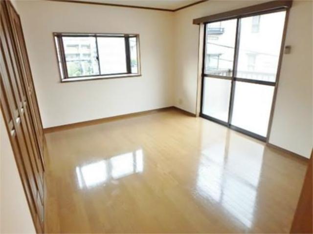 居室・リビング　窓が大きくて明るいお部屋です