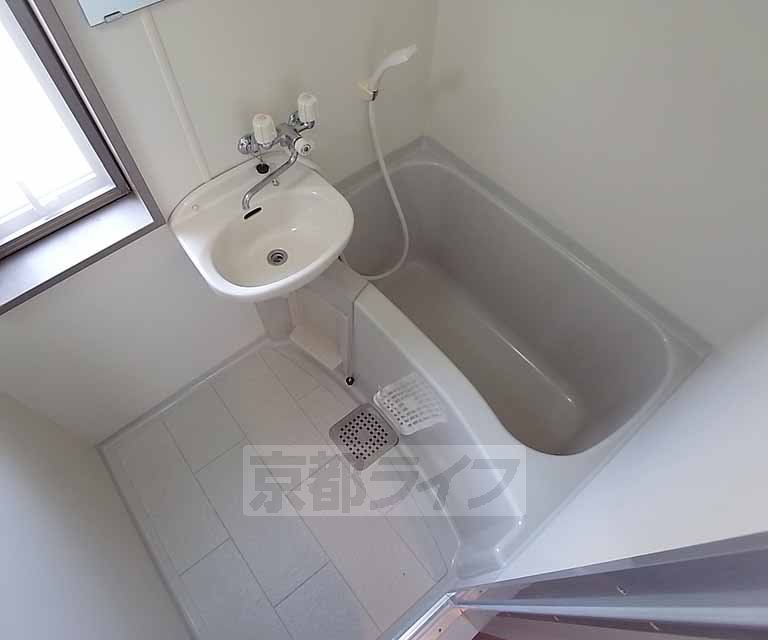 バス・シャワールーム　やっぱりお風呂はセパレートですね。