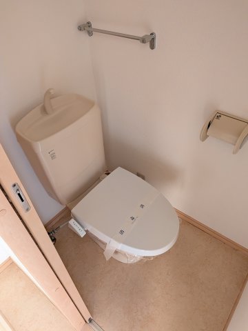 トイレ　キレイな個室空間です