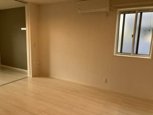 居室・リビング　リビングにはエアコン１台付き！