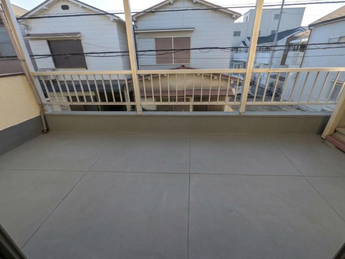 バルコニー　日当たり良い広いバルコニー！洗濯物もたっぷり干せて開放的です
