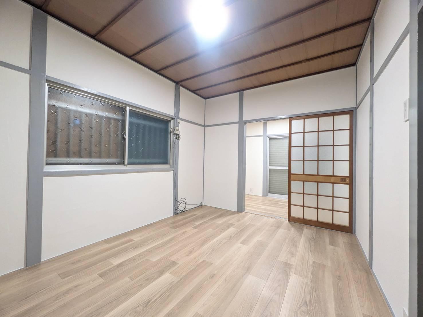 居室・リビング　1階の洋室2部屋は、開放して広々使える便利な続き間仕様です