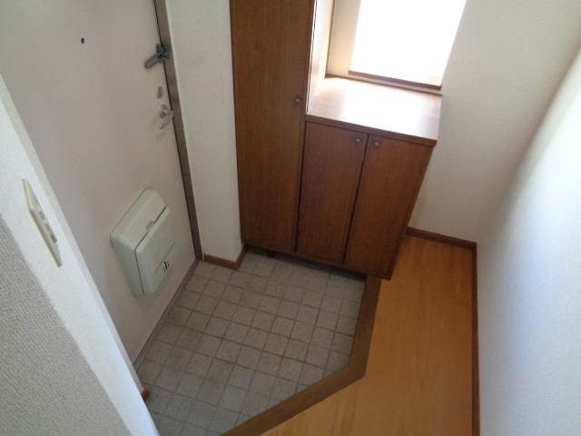 玄関　大きな下駄箱あります。