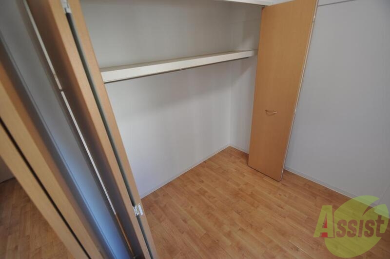 収納　しっかり収納もついています、ロングコートもラクラク収納