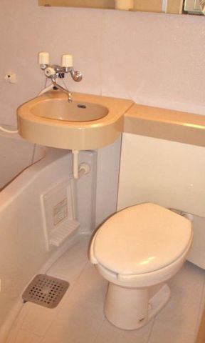 トイレ　３点ユニットバスのトイレです♪