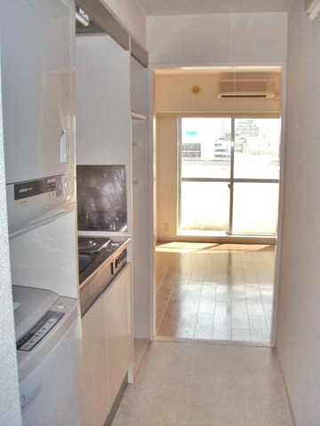 居室・リビング　玄関から見た居室です♪