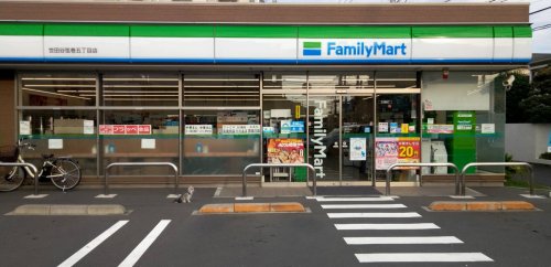 コンビニ　ファミリーマート 世田谷弦巻五丁目店（コンビニ）まで316m