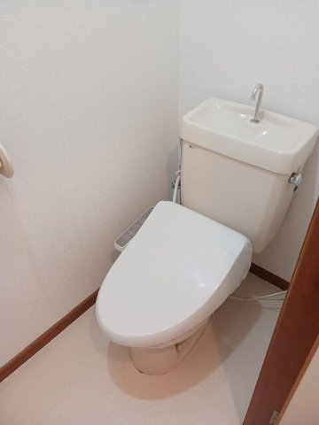 トイレ　清潔感のあるトイレです