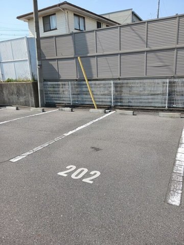 駐車場　駐車場に車を止められます