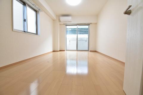 居室・リビング　室内