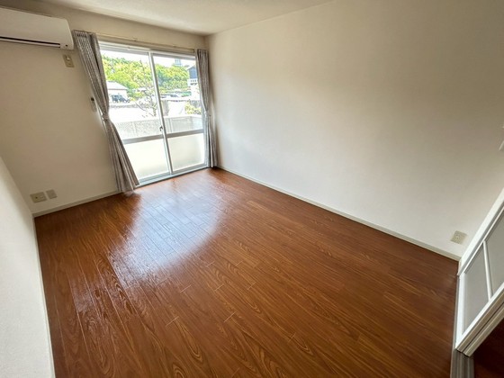 居室・リビング　※別号室のお写真です