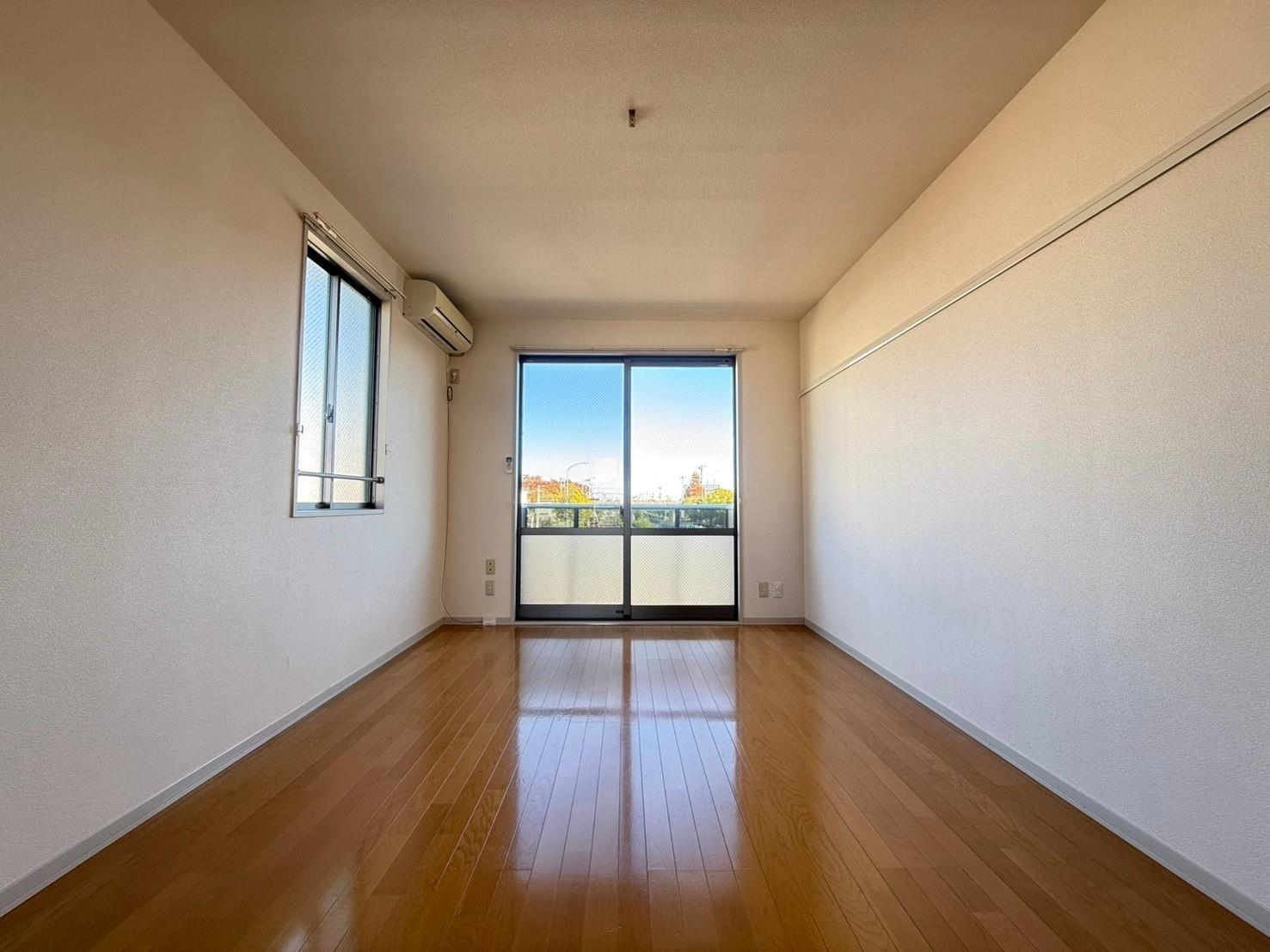 居室・リビング　洋室8.3帖の広々としたお部屋です