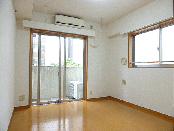 居室・リビング　※別部屋の参考写真です。