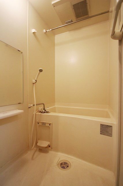 バス・シャワールーム　同物件、別号室のものです。