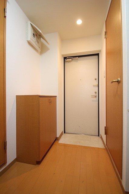 玄関　同物件、別号室のものです。