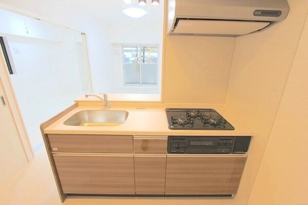 キッチン　※写真は同じマンションの違う部屋のものになります。