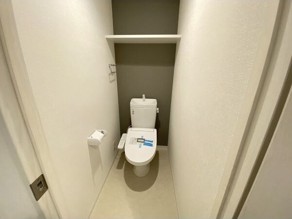 トイレ　※写真は同じマンションの違う部屋のものになります。