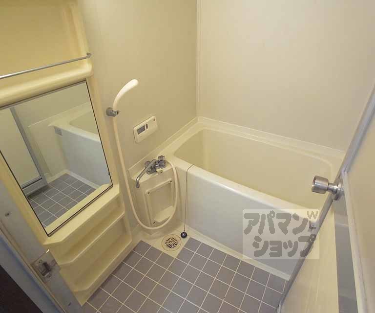 バス・シャワールーム　タイルがかわいいですね！