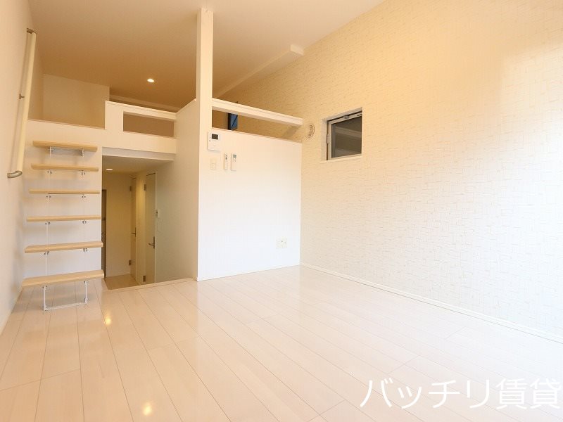 居室・リビング　同型タイプの為、現状を優先致します。